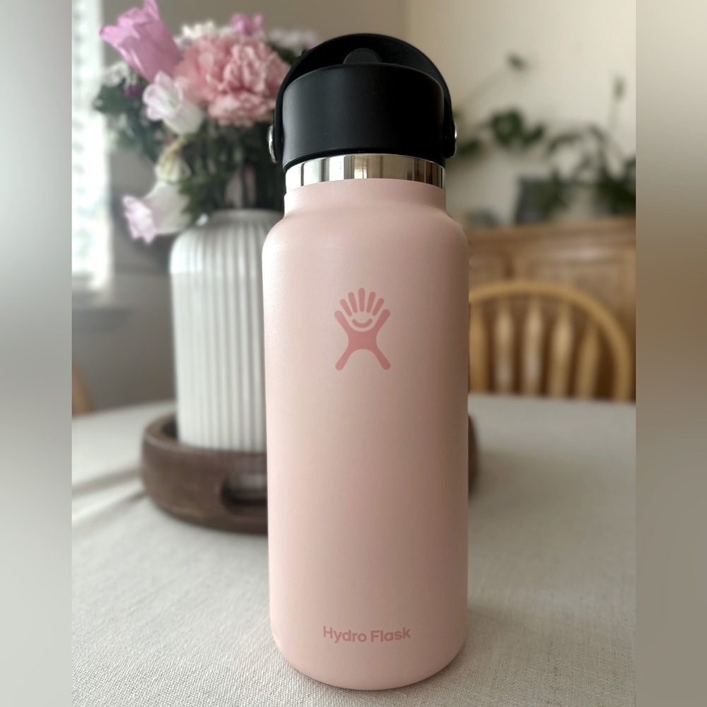 LIMITED EDITION HYDRO FLASK “Dogwood” aka “Strawberry Milk”